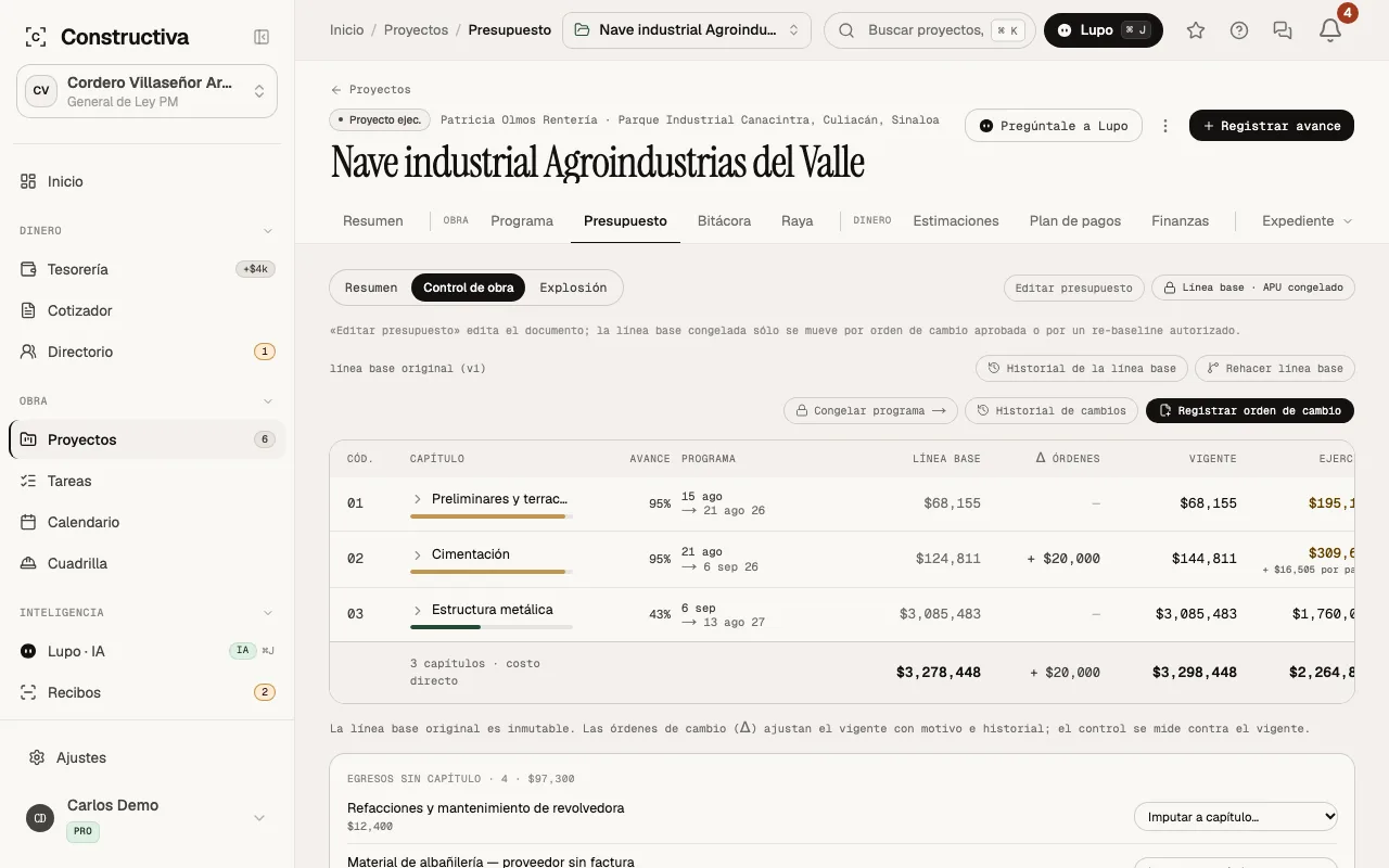 Pestaña Presupuesto de una obra con línea base: capítulos con presupuesto, ejercido y avance.